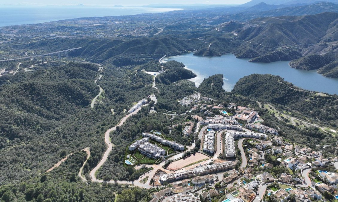 Obra nueva - Apartamento -
Istán - Urbaniz. Cerros del Lago