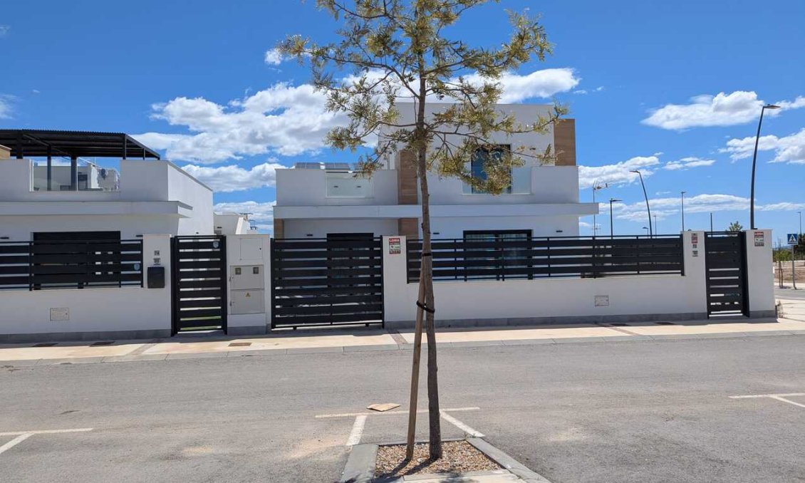 Resale - Villa -
Roldan - Inland