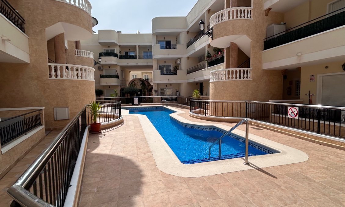 Segunda mano - Apartamento -
Jacarilla - Inland