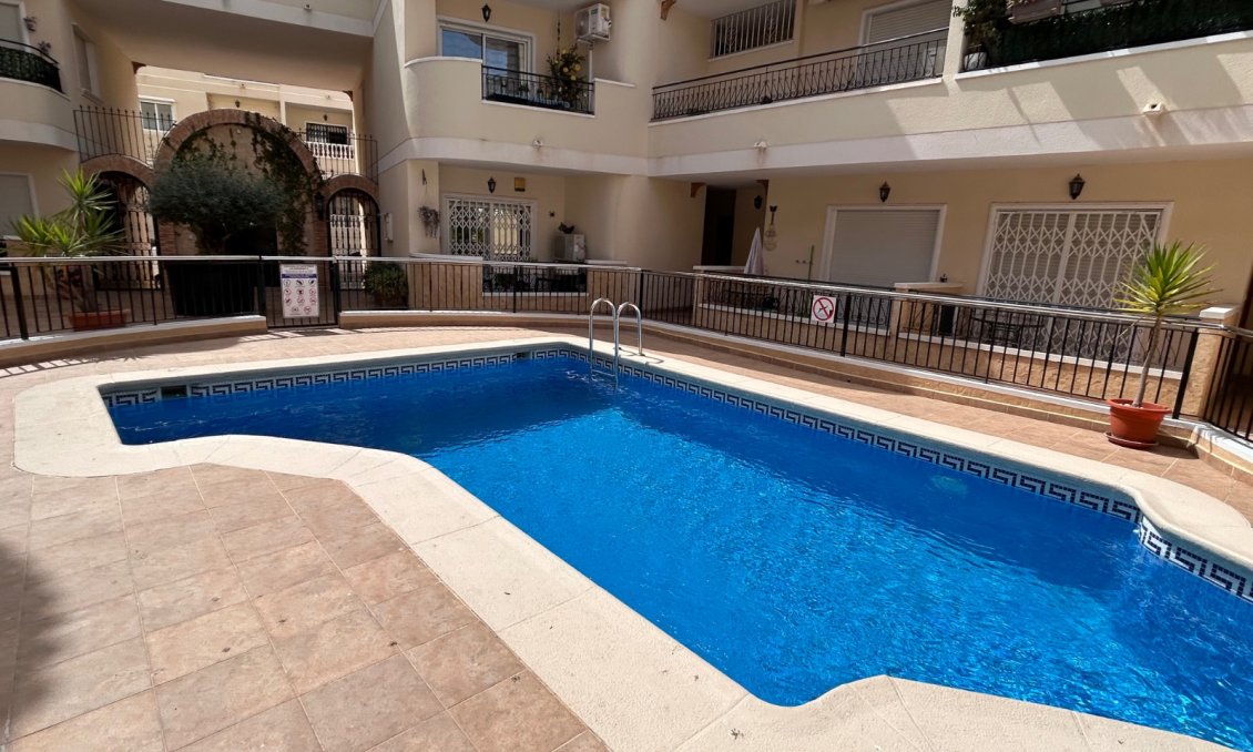 Segunda mano - Apartamento -
Jacarilla - Inland