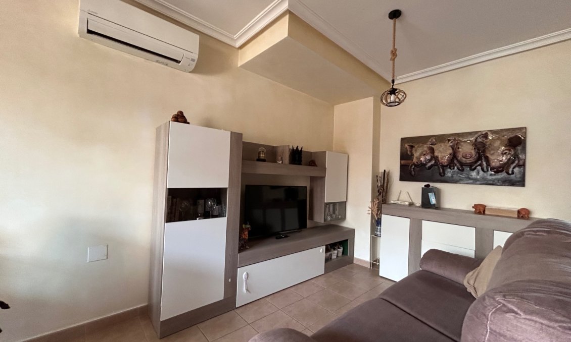 Segunda mano - Apartamento -
Jacarilla - Inland