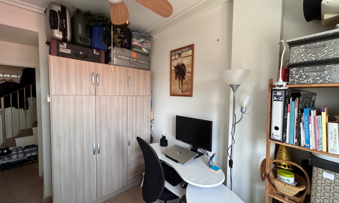 Segunda mano - Apartamento -
Jacarilla - Inland