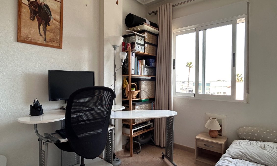 Segunda mano - Apartamento -
Jacarilla - Inland