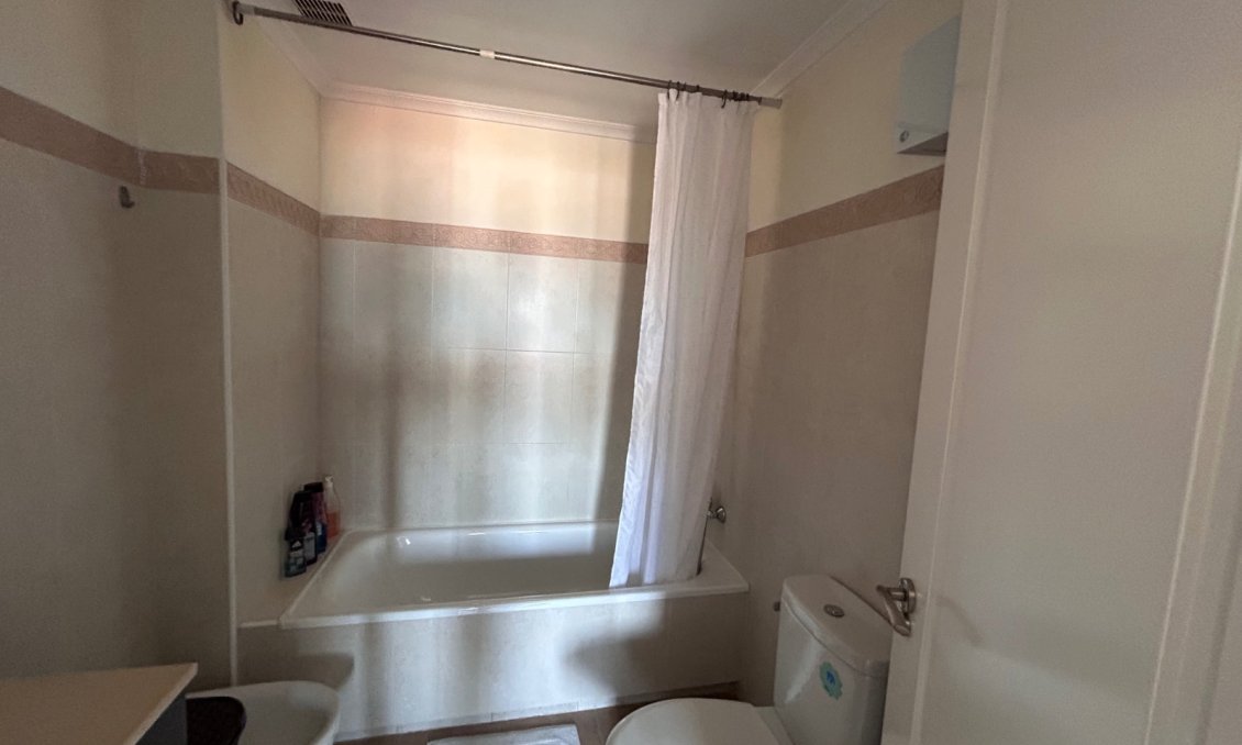 Segunda mano - Apartamento -
Jacarilla - Inland