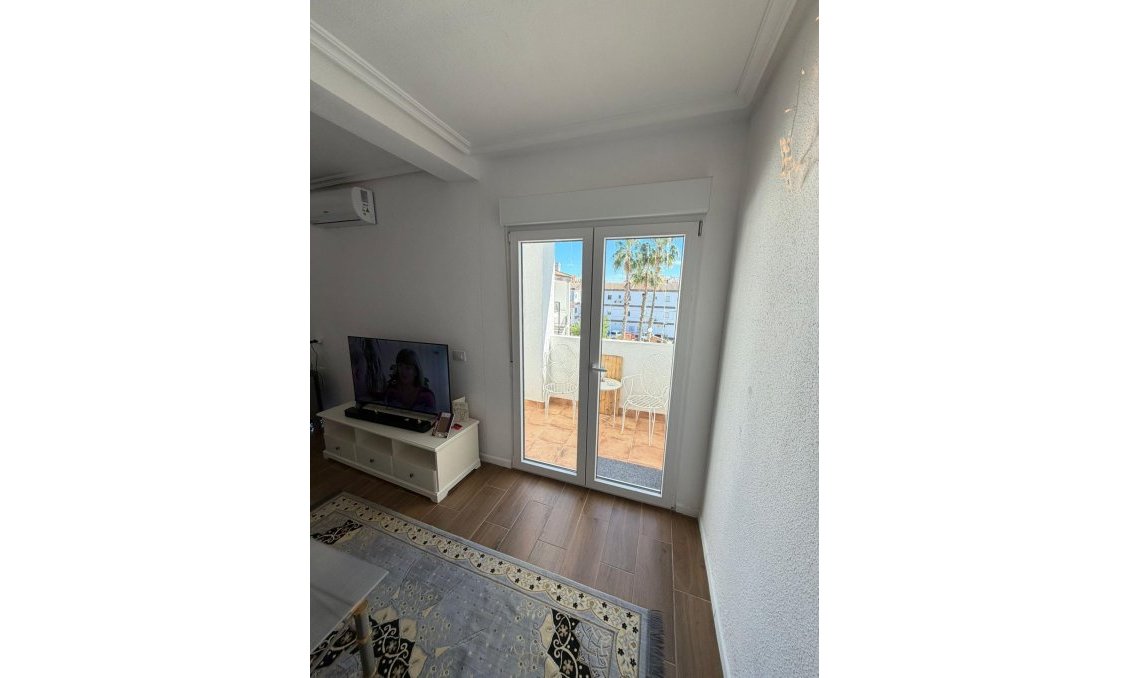 Segunda mano - Apartamento -
Torrevieja - Punta Prima