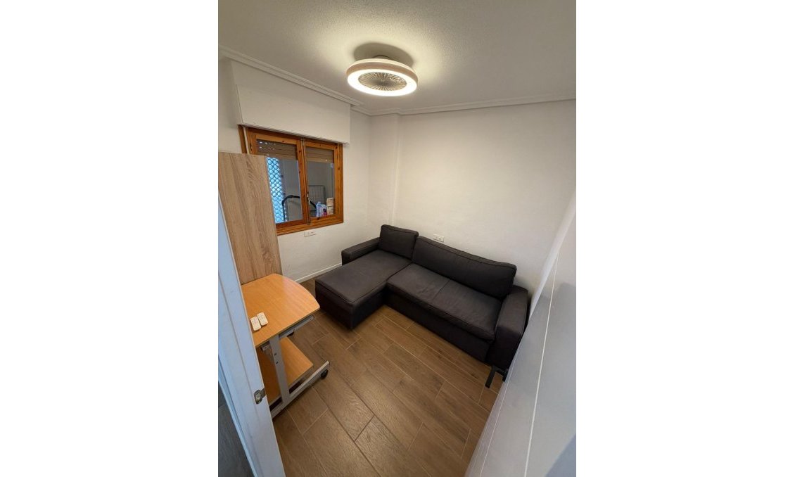 Segunda mano - Apartamento -
Torrevieja - Punta Prima