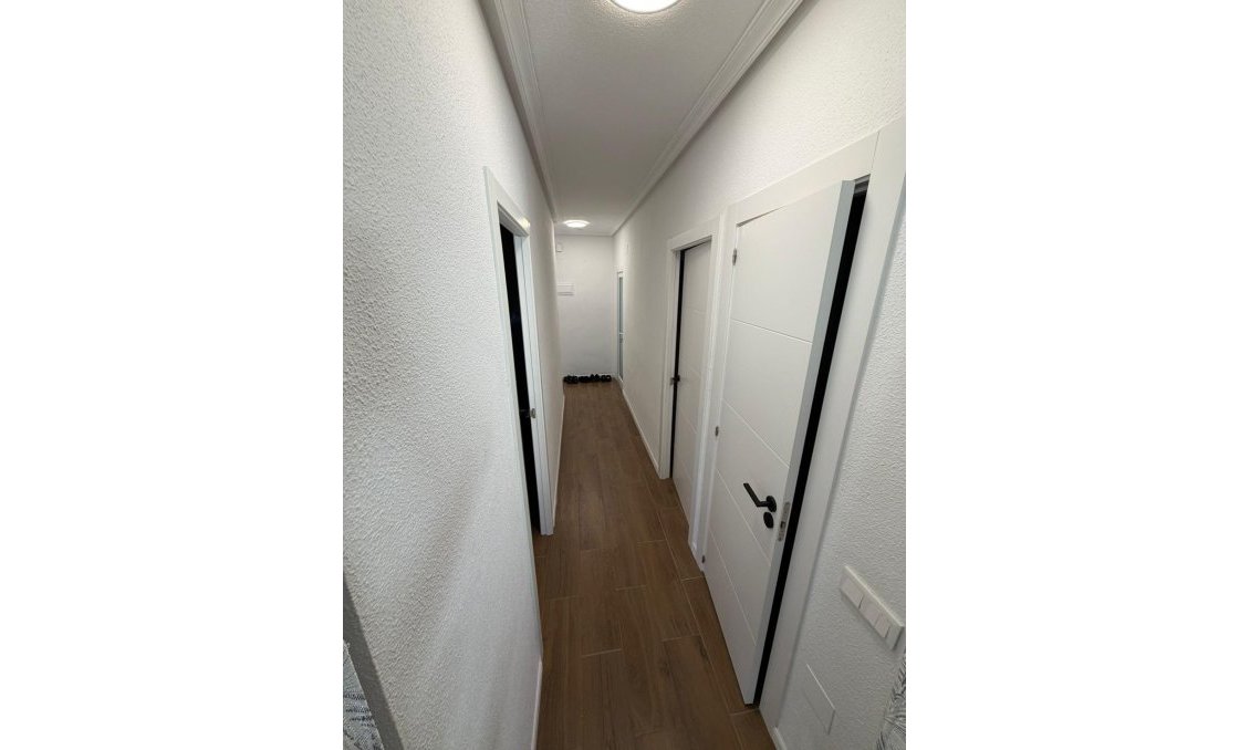 Segunda mano - Apartamento -
Torrevieja - Punta Prima