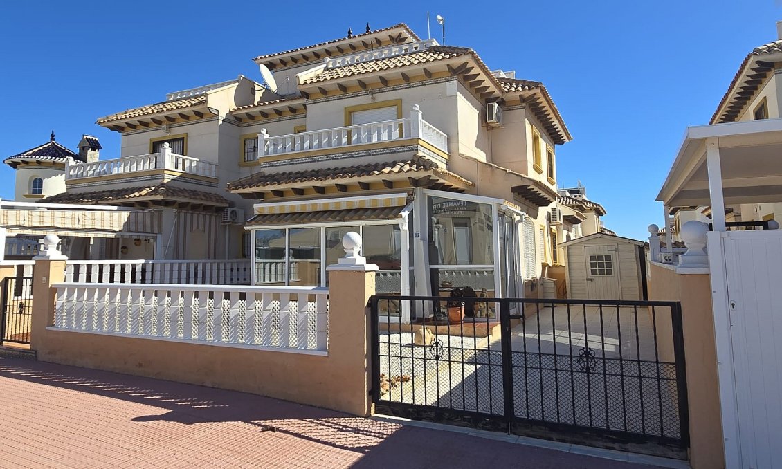 Segunda mano - Town House -
Orihuela Costa - Costa Blanca