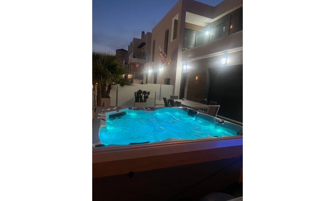 Segunda mano - Villa -
Los Montesinos - Costa Blanca