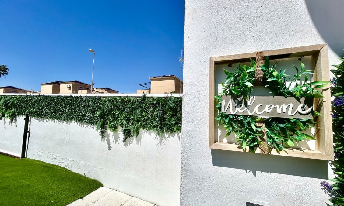 Segunda mano - Town House -
Punta Prima - Costa Blanca