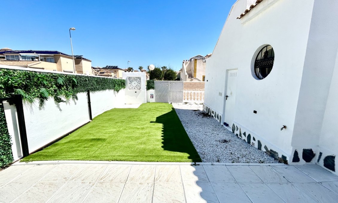 Segunda mano - Town House -
Punta Prima - Costa Blanca