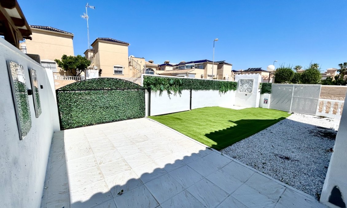 Segunda mano - Town House -
Punta Prima - Costa Blanca