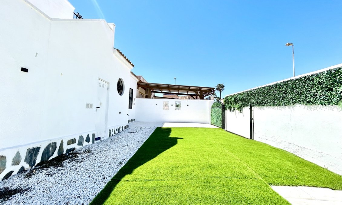 Segunda mano - Town House -
Punta Prima - Costa Blanca