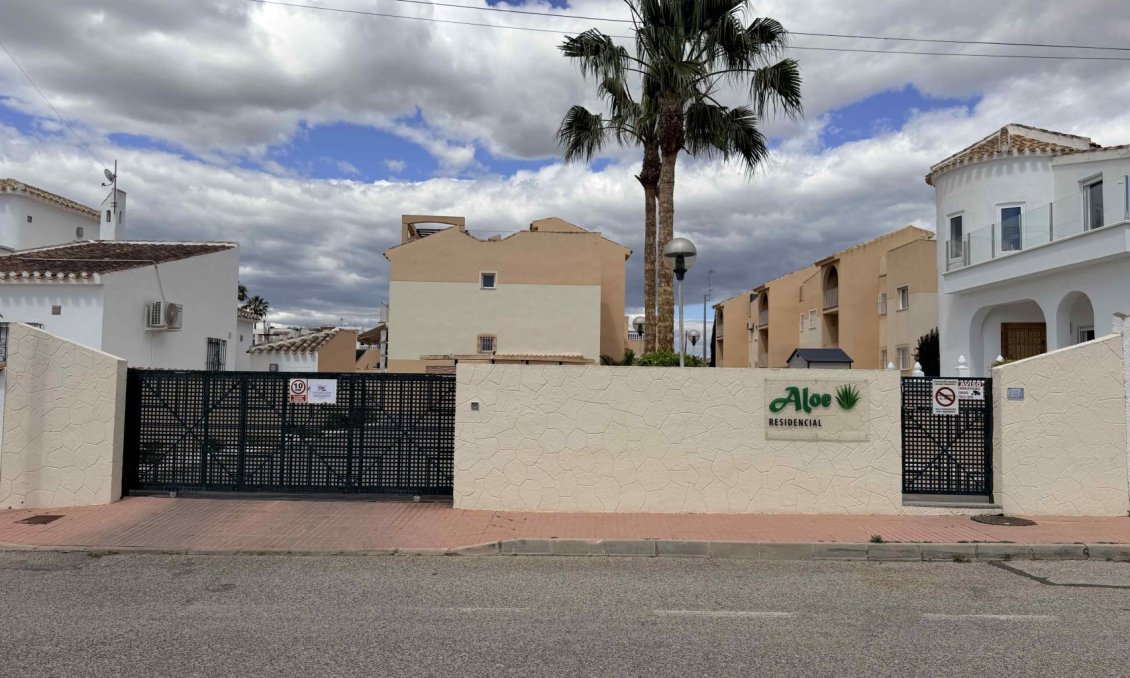 Segunda mano - Bungalow -
Orihuela Costa - Costa Blanca