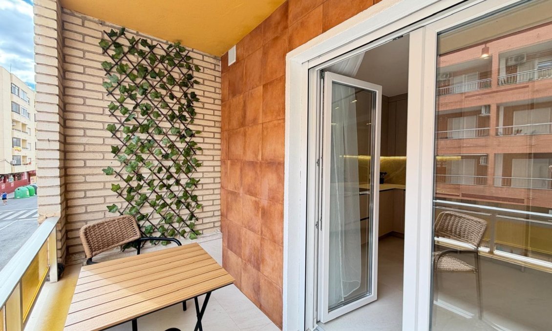 Használt Ingatlanok - Apartman -
Torrevieja - Playa del Cura