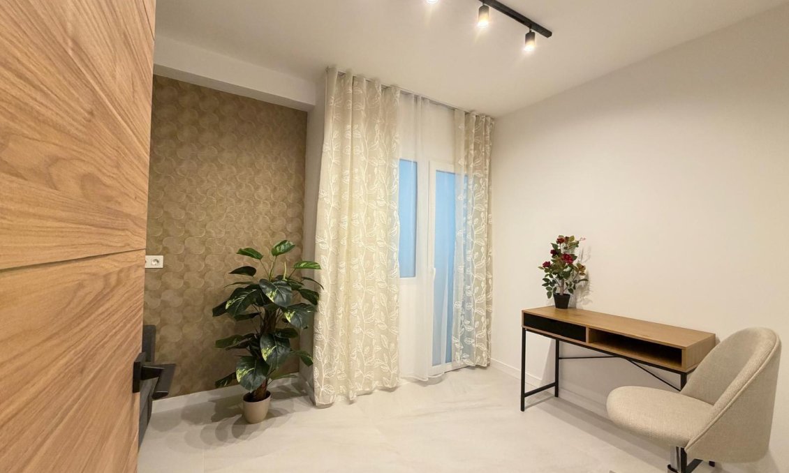 Használt Ingatlanok - Apartman -
Torrevieja - Playa del Cura