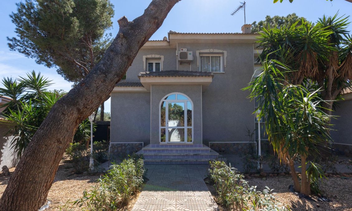 Használt Ingatlanok - Villa -
Rojales - Pueblo Bravo