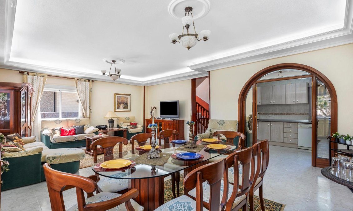 Használt Ingatlanok - Villa -
Rojales - Pueblo Bravo