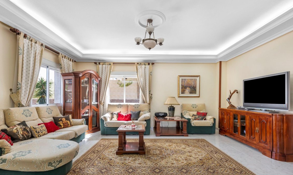 Használt Ingatlanok - Villa -
Rojales - Pueblo Bravo