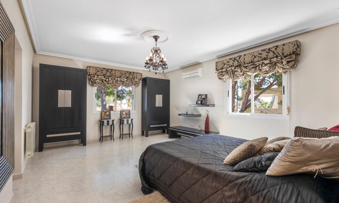 Használt Ingatlanok - Villa -
Rojales - Pueblo Bravo