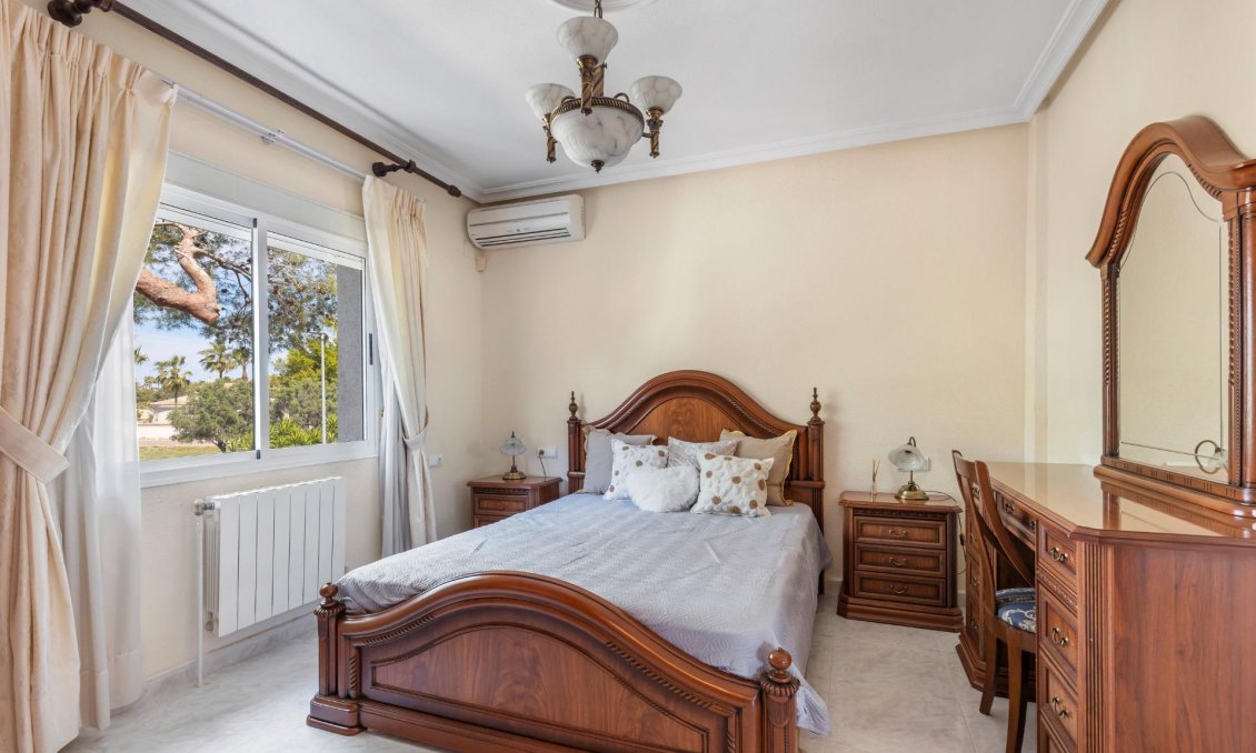 Használt Ingatlanok - Villa -
Rojales - Pueblo Bravo