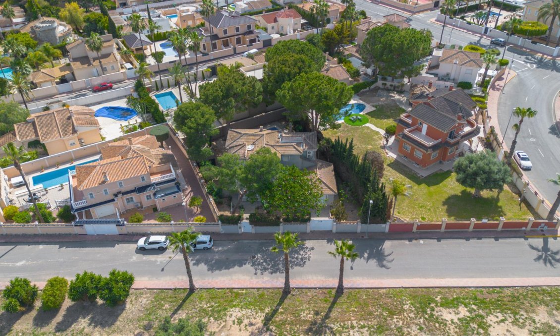 Használt Ingatlanok - Villa -
Rojales - Pueblo Bravo