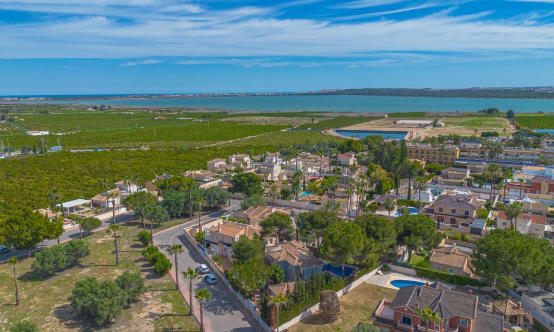 Használt Ingatlanok - Villa -
Rojales - Pueblo Bravo