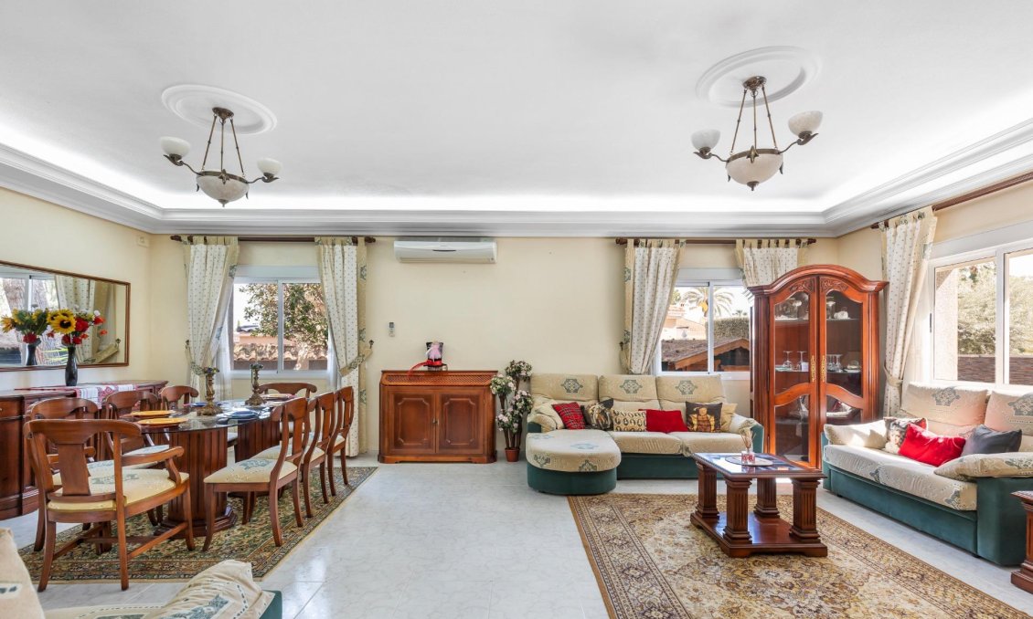 Használt Ingatlanok - Villa -
Rojales - Pueblo Bravo