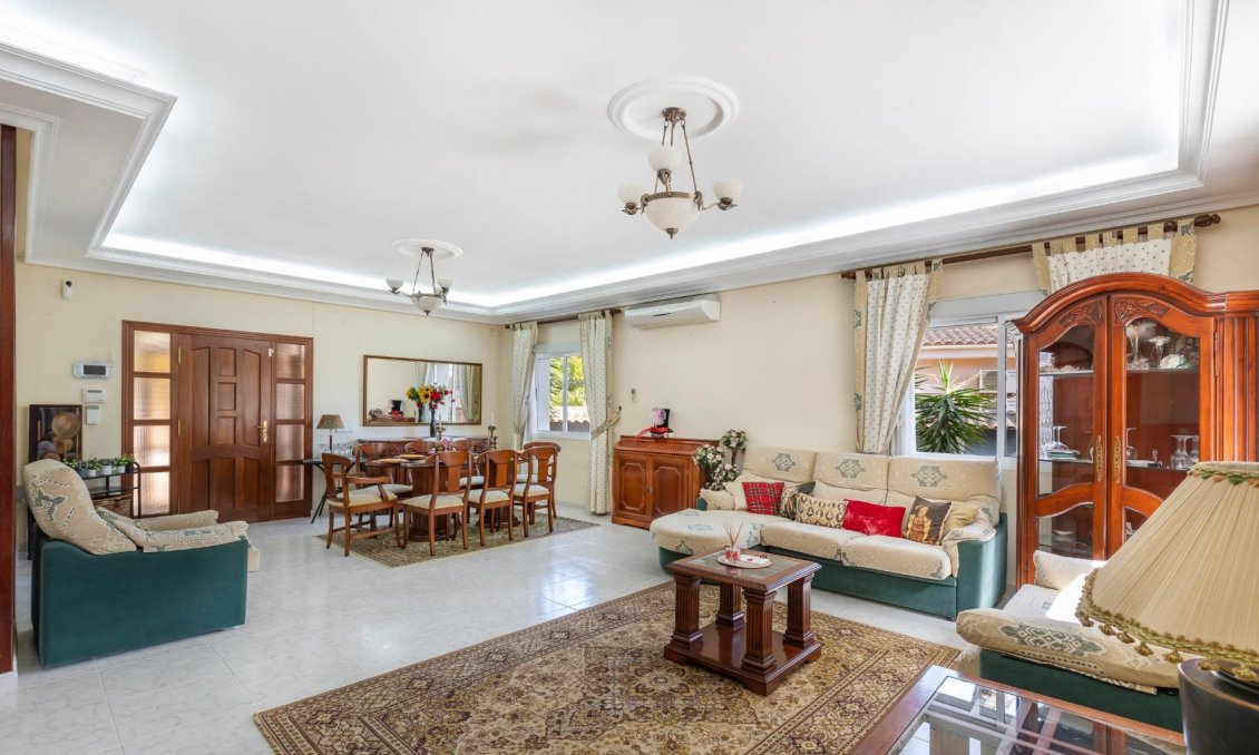 Használt Ingatlanok - Villa -
Rojales - Pueblo Bravo