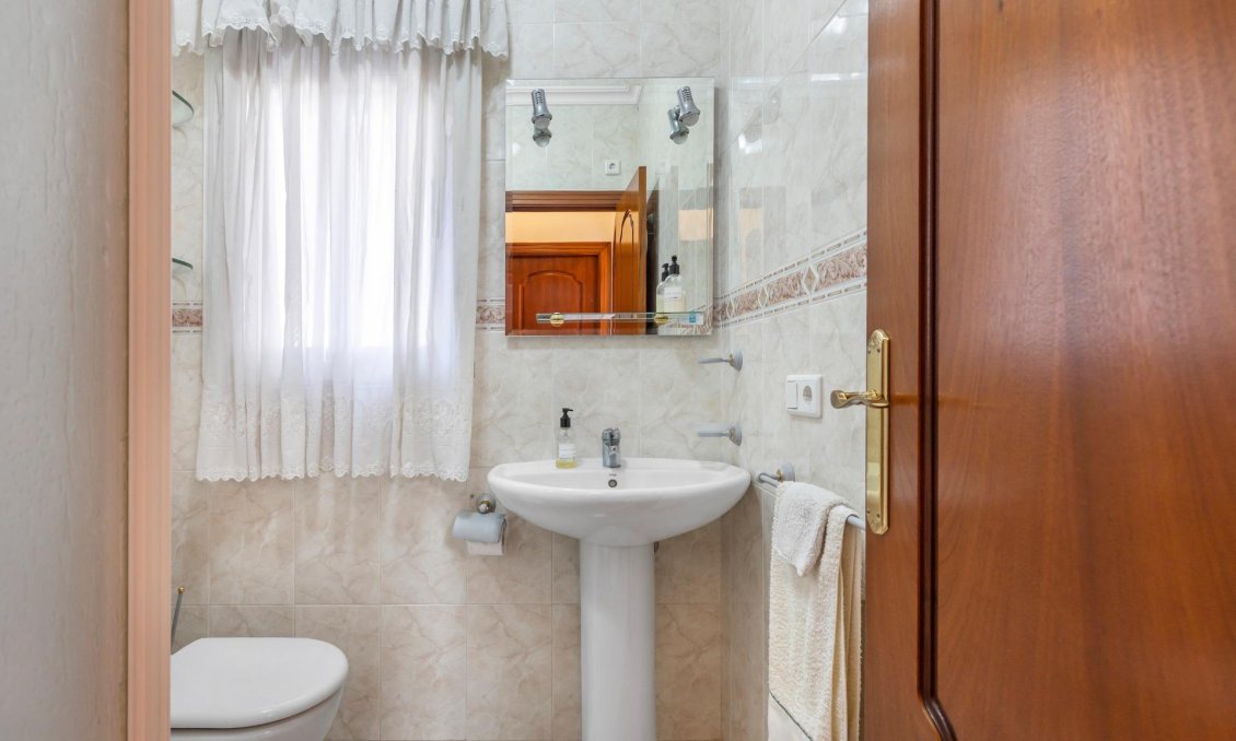 Használt Ingatlanok - Villa -
Rojales - Pueblo Bravo