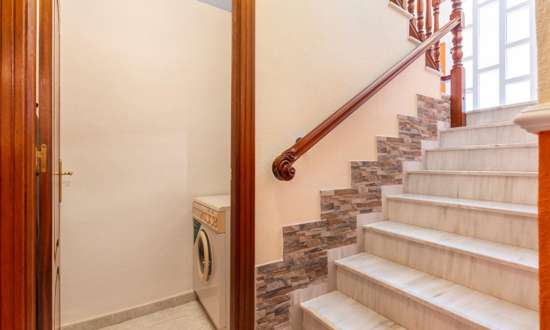 Használt Ingatlanok - Villa -
Rojales - Pueblo Bravo