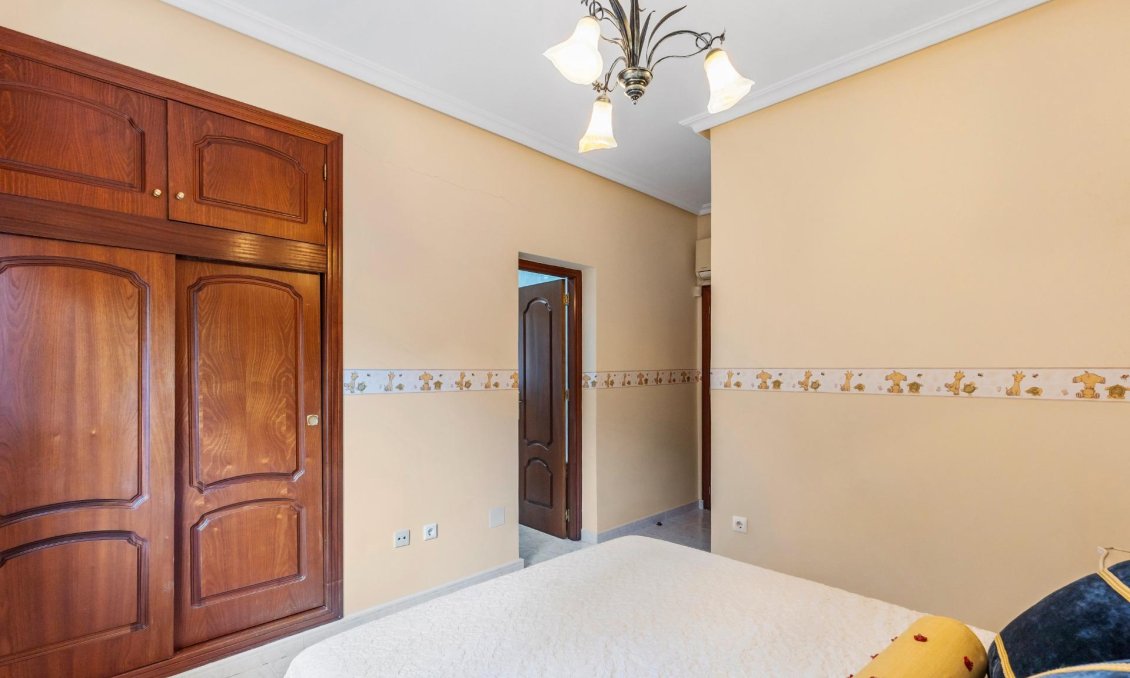 Használt Ingatlanok - Villa -
Rojales - Pueblo Bravo