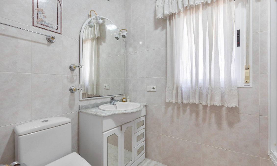 Használt Ingatlanok - Villa -
Rojales - Pueblo Bravo