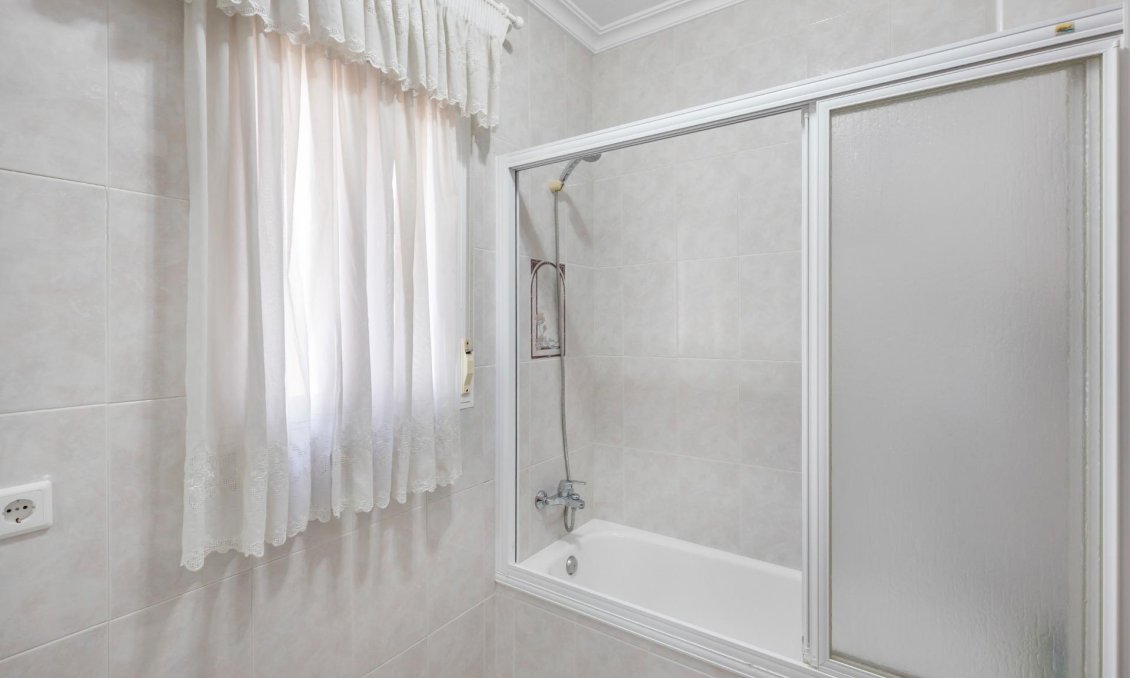 Használt Ingatlanok - Villa -
Rojales - Pueblo Bravo