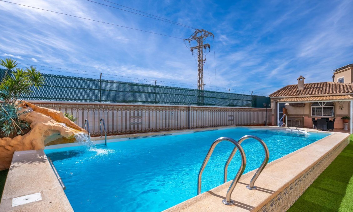 Segunda mano - Villa -
Torrevieja - El Chaparral