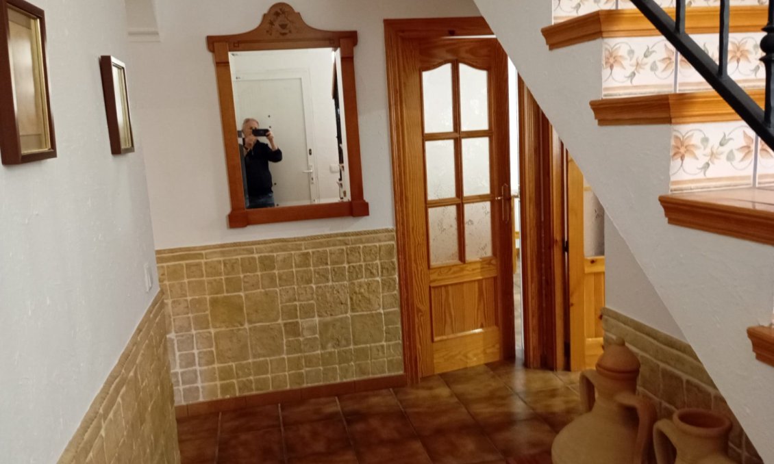 Segunda mano - Villa -
Yecla - Inland