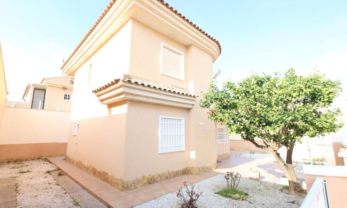 Segunda mano - Villa -
Torrevieja - Costa Blanca