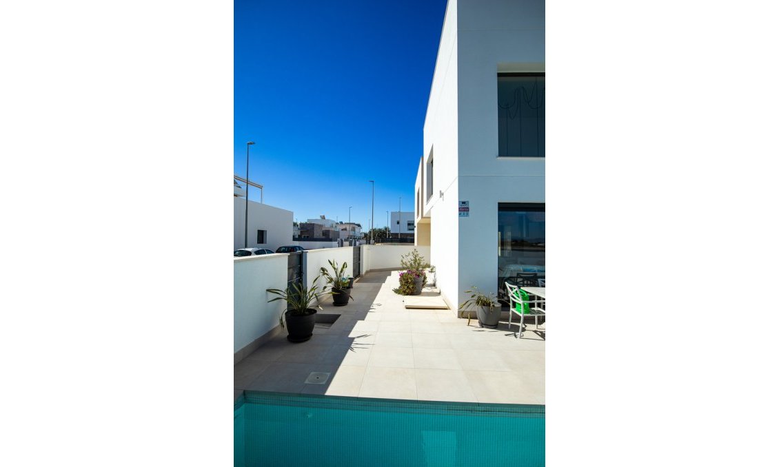 Használt Ingatlanok - Villa -
Daya Vieja