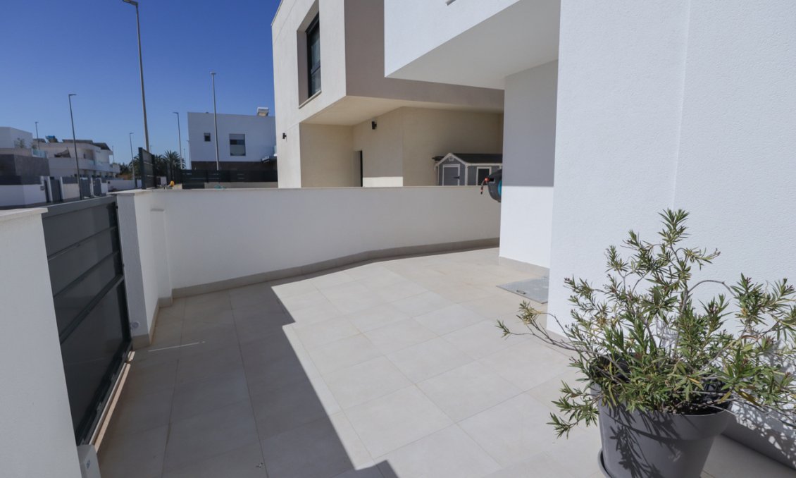 Használt Ingatlanok - Villa -
Daya Vieja