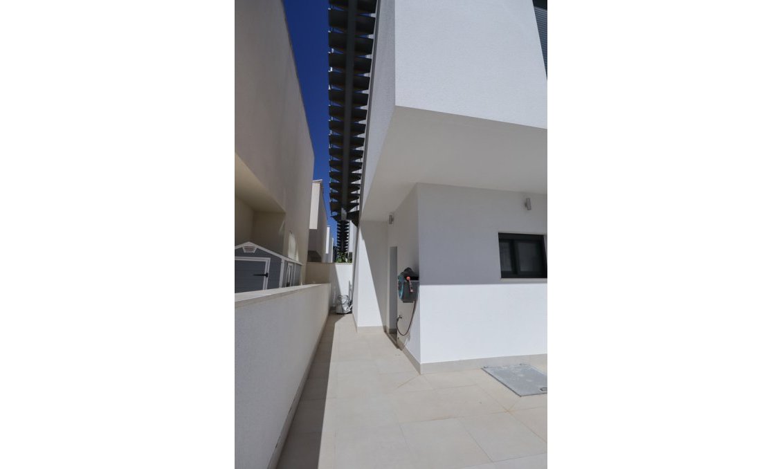 Használt Ingatlanok - Villa -
Daya Vieja