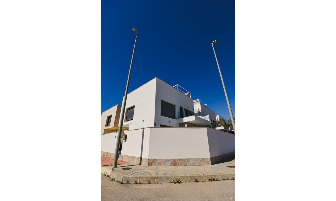 Használt Ingatlanok - Villa -
Daya Vieja