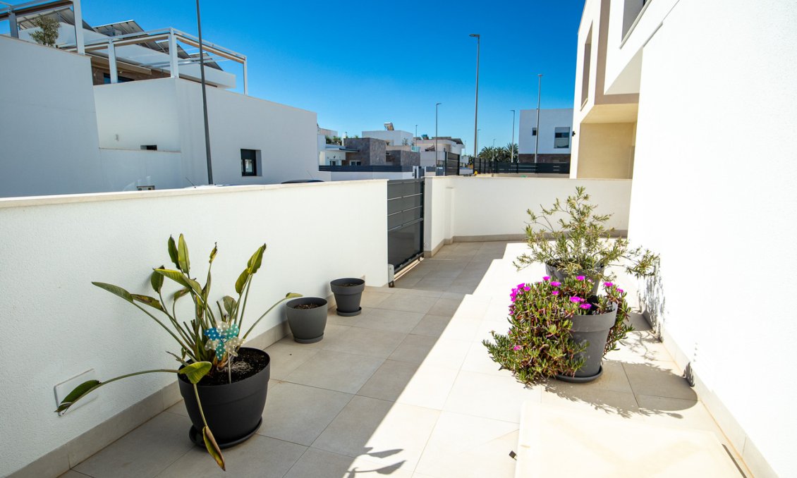 Használt Ingatlanok - Villa -
Daya Vieja