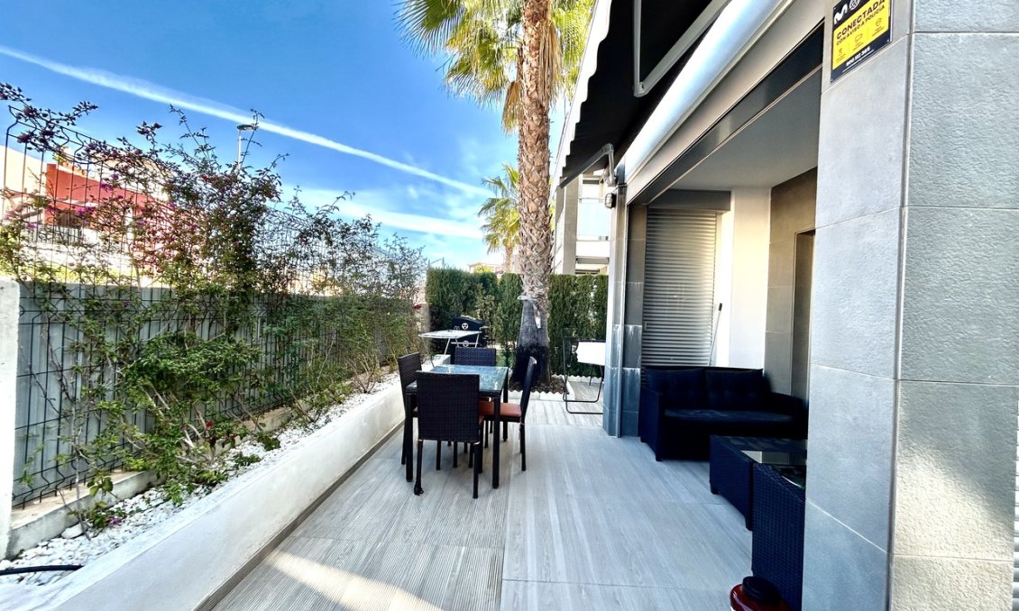 Resale - Apartment -
Punta Prima - Costa Blanca