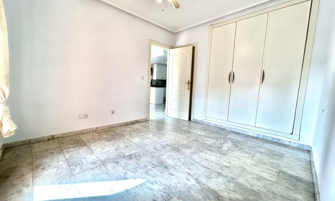 Resale - Apartment -
Villamartin - Costa Blanca