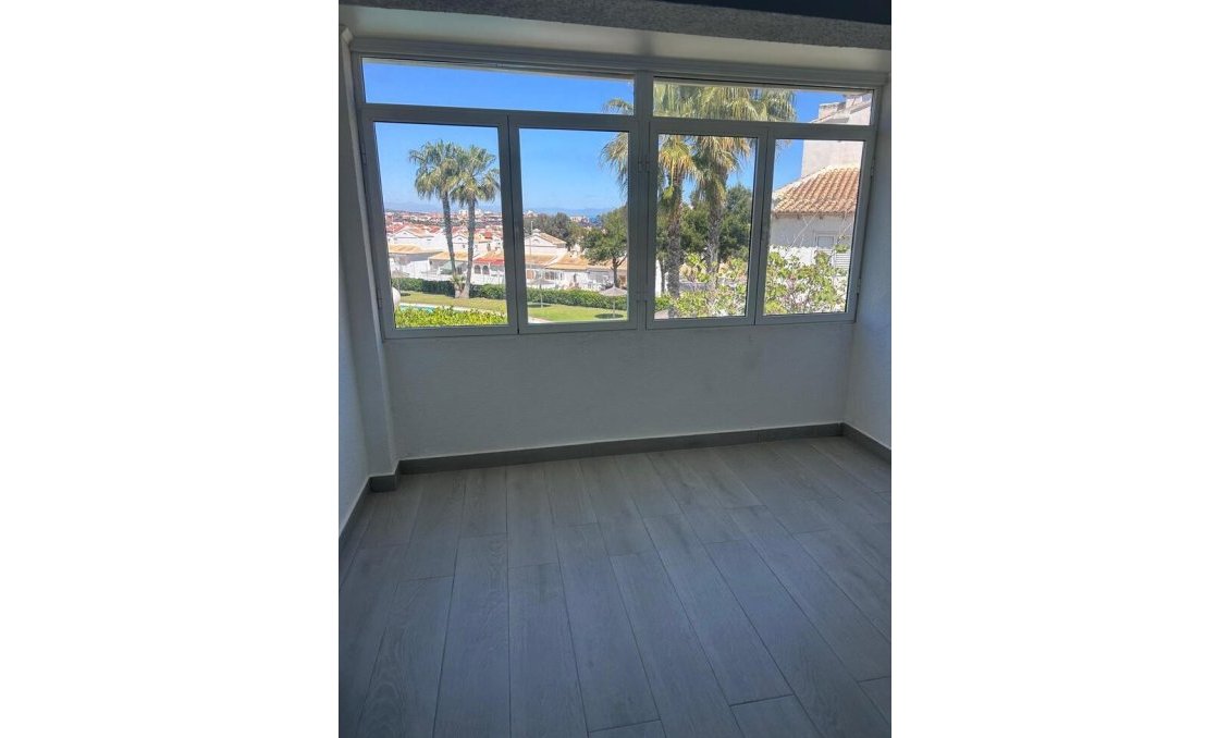 Használt Ingatlanok - Kétszintes lakás -
Torrevieja - Torreblanca