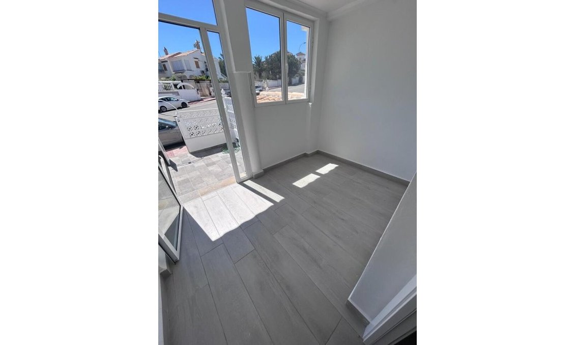 Használt Ingatlanok - Kétszintes lakás -
Torrevieja - Torreblanca