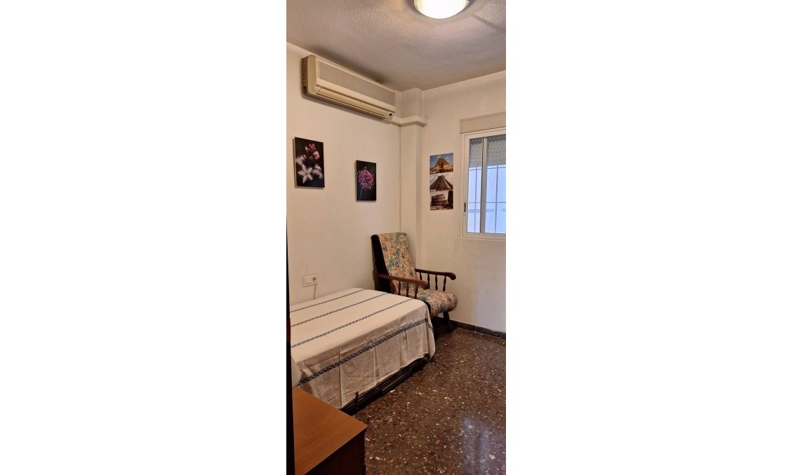 Segunda mano - Apartamento -
Murcia - San Benito-patiño