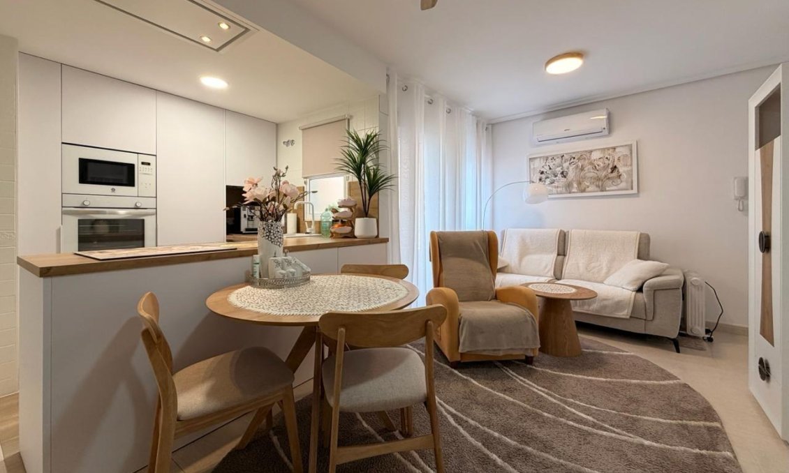 Segunda mano - Apartamento -
Torrevieja - Centro