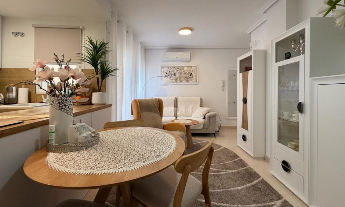 Segunda mano - Apartamento -
Torrevieja - Centro