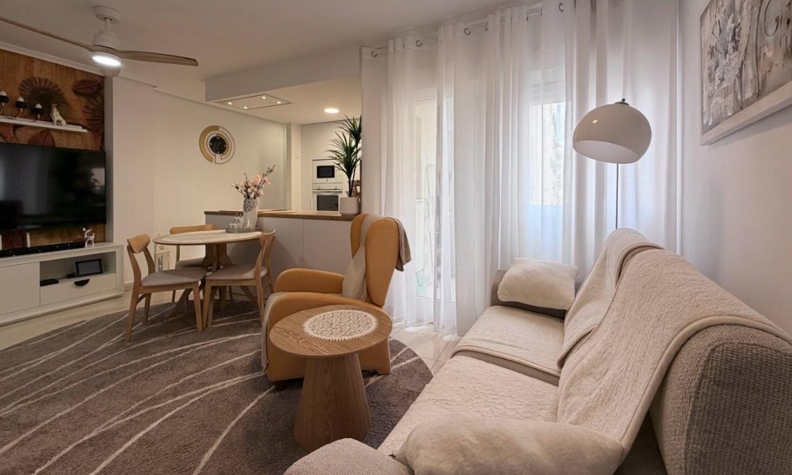 Segunda mano - Apartamento -
Torrevieja - Centro